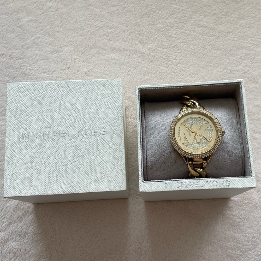 New WITHOUT tags gold Michael Kors watch.